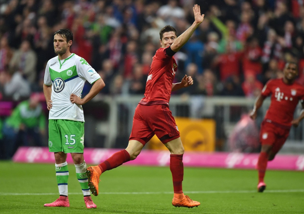 22.09.2015,FC Bayern vs FC Augsburg,1.BL ,1.Bundesliga, Allianz Arena, Soccer Fussball, Football 22.09.2015, FC Bayern vs Wolfsburg, Allianz Arena München, Fussball, Sport, im Bild: Naldo (VfL Wolfsbu ...