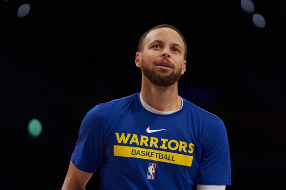 epa10624052 Golden State Warriors guard Stephen Curry warms up before the start of Game 6 of the NBA Western Conference semifinals against the Los Angeles Lakers at Crypto.com Arena in Los Angeles.