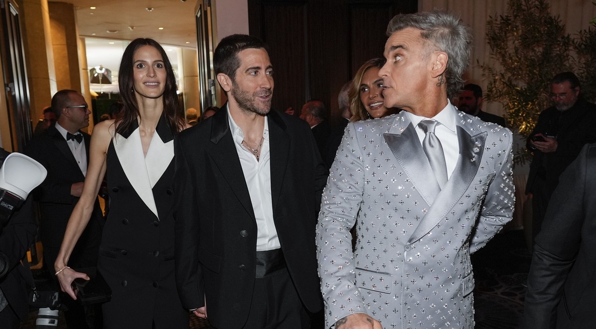 Jeanne Cadieu, from left, Jake Gyllenhaal, and Robbie Williams arrive at the 82nd Golden Globes on Sunday, Jan. 5, 2025, at the Beverly Hilton in Beverly Hills, Calif. (AP Photo/Chris Pizzello)
Jeanne ...