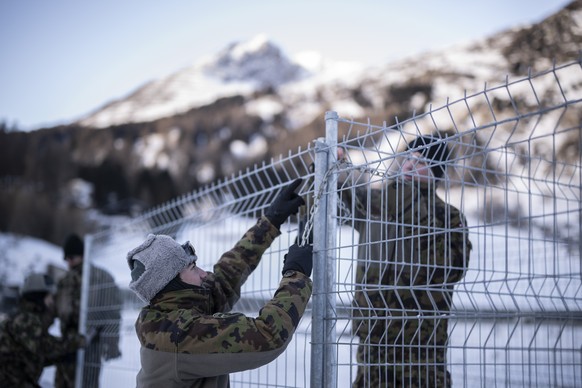 epa12631202 Soldiers work at the temporary airfield at lake Davos prior to the 56th annual meeting of the World Economic Forum (WEF) in Davos, Switzerland, 06 January 2026. The meeting brings together ...