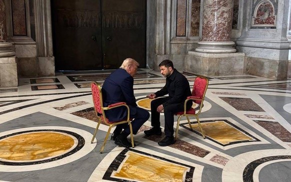 trump und selenskyj an der papst beerdigung