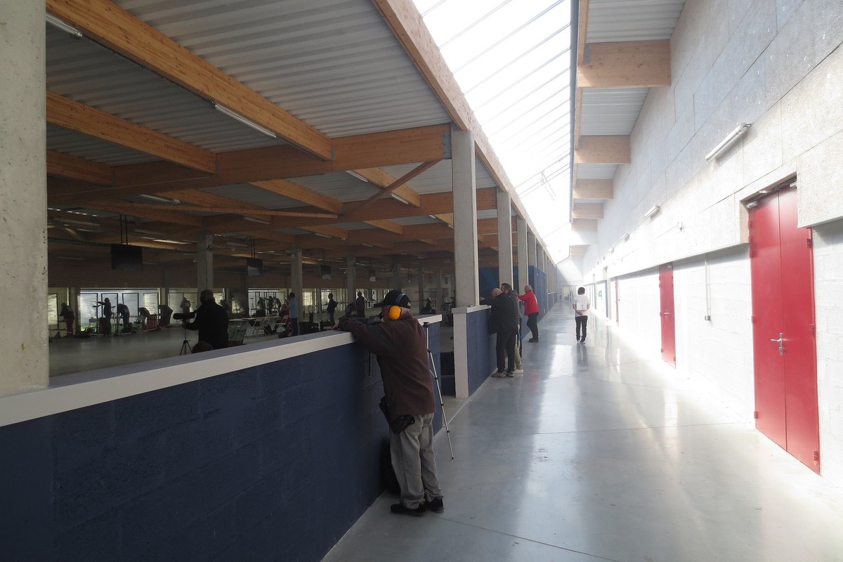 Couloir de desserte des pas de tir 25 et 50 mètres. Fichier:Centre National de Tir Sportif - 001.jpg