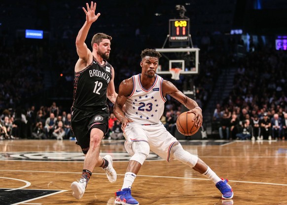 NBA, Basketball Herren, USA Playoffs-Philadelphia 76ers at Brooklyn Nets, Apr 18, 2019 Brooklyn, NY, USA Philadelphia 76ers guard Jimmy Butler 23 and Brooklyn Nets forward Joe Harris 12 in game three  ...