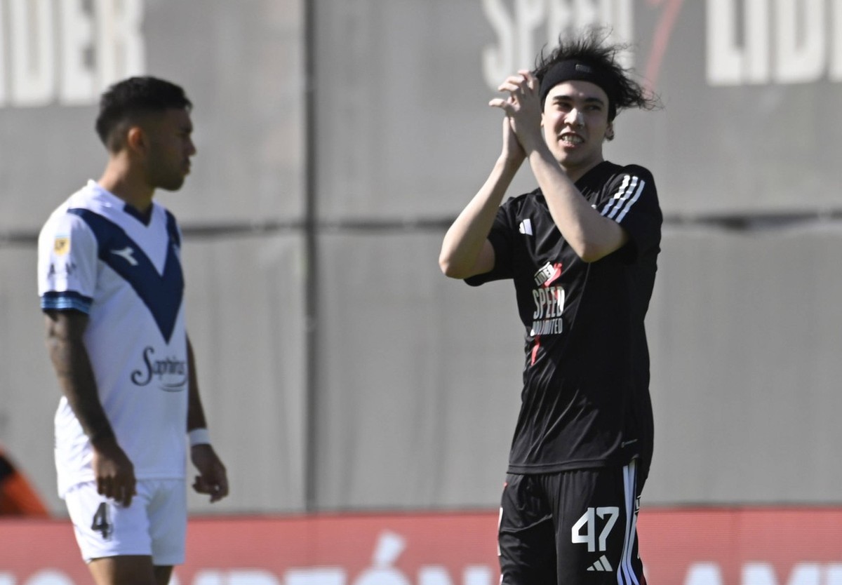 RIESTRA VS VELEZ. Fecha 22 Copa Liga Profesional. Futbol Argentina Primera Division 11/11/2024 *** RIESTRA VS VELEZ Date 22 Argentinean Professional Soccer League Cup First Division 11 11 2024 Copyrig ...