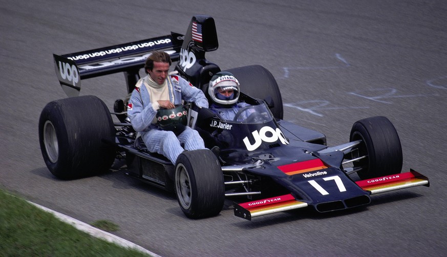 IMAGO / Motorsport Images

1975 Italian GP AUTODROMO NAZIONALE MONZA, ITALY - SEPTEMBER 07: Jacques Laffite gets a lift back to the pits from Jean-Pierre Jarier, Shadow DN7 Matra during the Italian GP ...