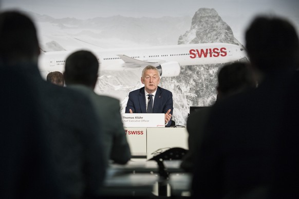 CEO Thomas Kluehr spricht an der Bilanzmedienkonferenz der Swiss International Air Lines, aufgenommen am Donnerstag, 16. Maerz 2017 in Kloten Zuerich. (KEYSTONE/Ennio Leanza)

Thomas Kluehr, CEO Swiss ...
