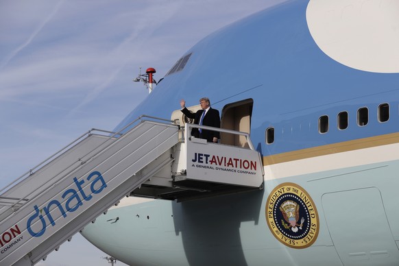 U.S. President Donald Trump waves as he steps off Air Force One on arrival at Zurich International Airport for the Davos World Economic Forum, Thursday, Jan. 25, 2018, in Zurich, Switzerland. Trump is ...