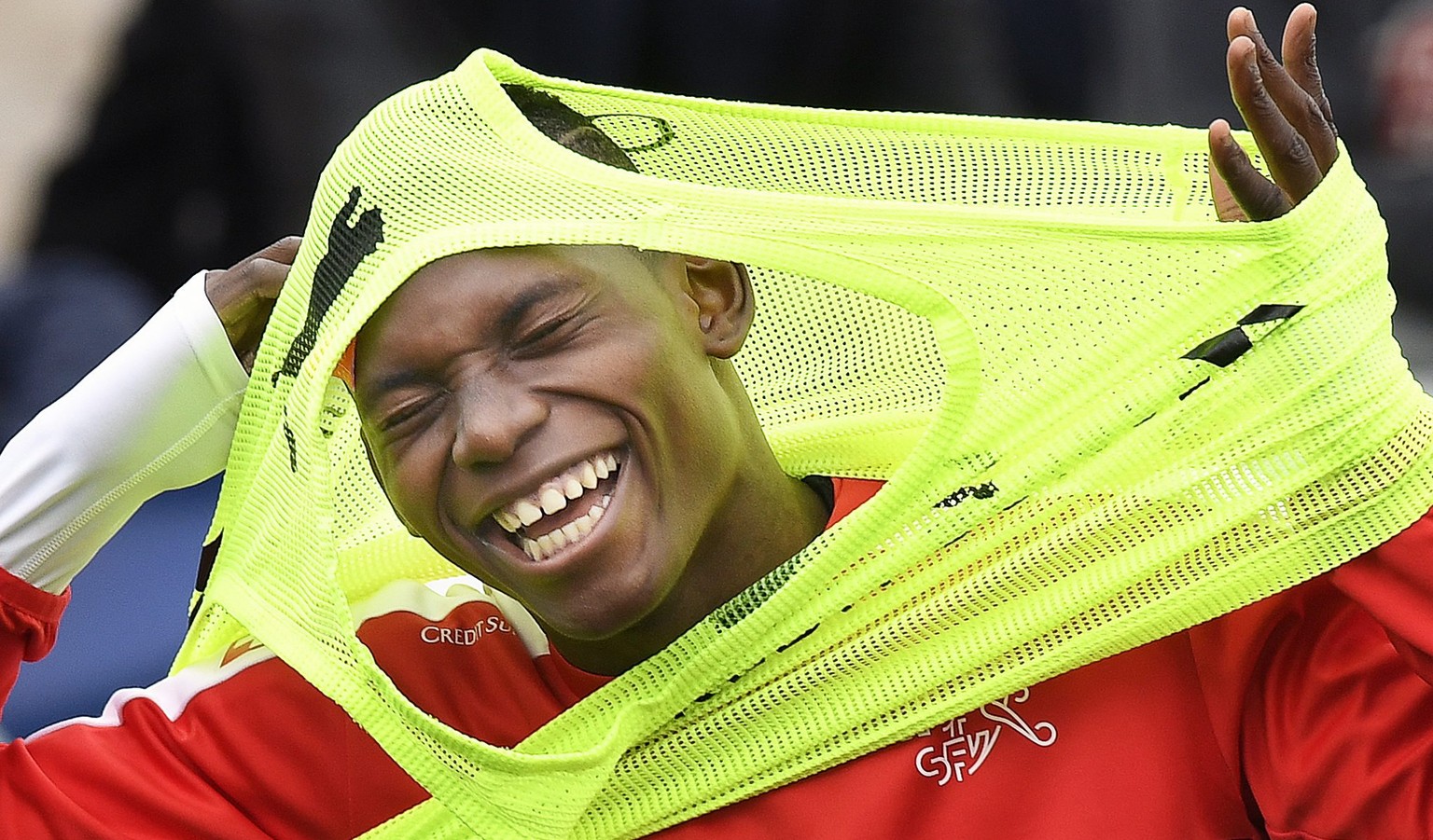 epa05571027 Swiss national soccer team player Breel Embolo attends his team&#039;s training session in Freienbach, Switzerland, 05 October 2016. Switzerland will face Hungary in the FIFA World Cup 201 ...