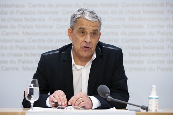 Christoph Berger, Praesident Eidgenoessische Kommission f�r Impffragen EKIF, spricht waehrend einer Medienkonferenz zur aktuellen Situation des Coronavirus, am Dienstag, 5. Januar 2021 in Bern. (KEYST ...