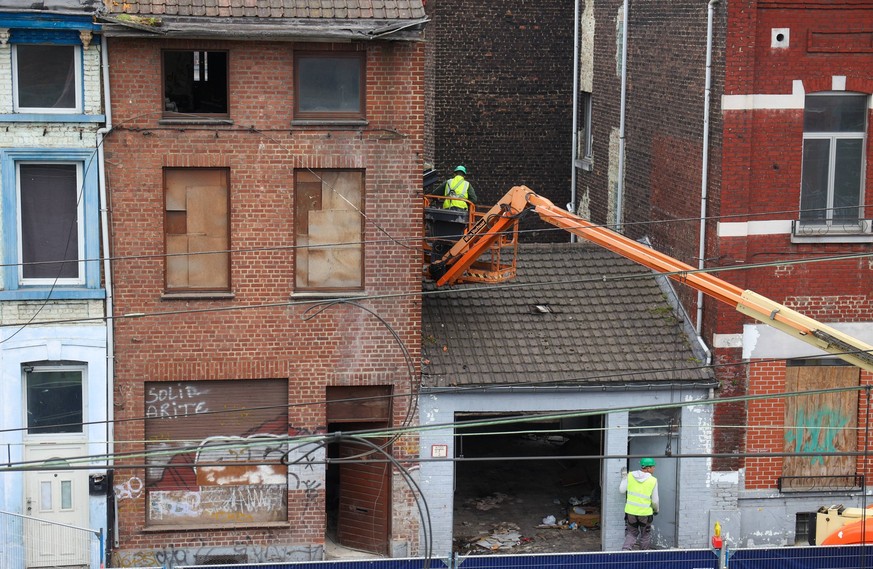 Belgien, Haus von M�rder und Sexualstraft�ter Marc Dutroux in Marcinelle wird abgerissen Illustration shows the start of the demolition of the house of convicted child abducted and murderer, Dutroux,  ...