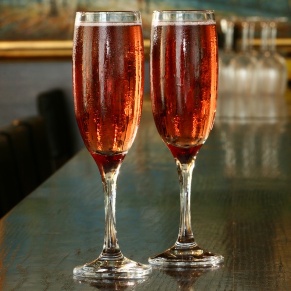 Kir Royale champagner cocktail trinken alkohol drink