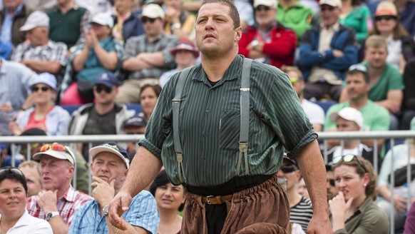 Martin Grab waehrend dem 95. Schwyzer Schwing- und Aelplerfest am Sonntag, 6. Mai 2018, in Sattel. (KEYSTONE/Alexandra Wey)