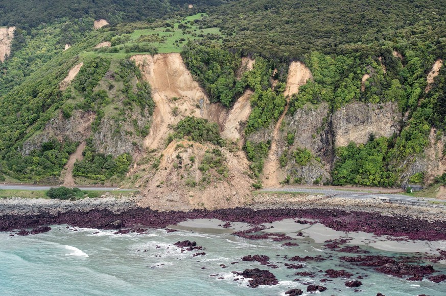 epa05630711 A handout picture released by the New Zealand Defence Force (NZDF) on 14 November 2016 shows an aerial view taken during aerial surveys by Royal New Zealand Air Force (RNZAF) aircraft show ...