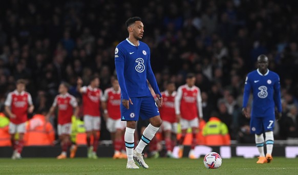 epa10605019 Chelsea&#039;s Pierre-Emerick Aubameyang (C) prepares to restart the ball after Arsenal scored the 2-0 goal during the English Premier League match between Arsenal London and Chlsea FC in  ...
