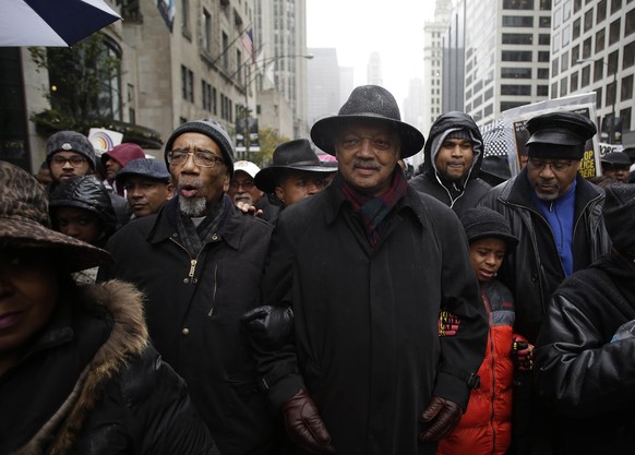 Jesse Jackson (Mitte) führte den Protest an.