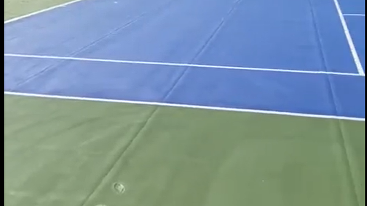 Aufgequollener Boden – Chaos beim ATP-Turnier in Neapel