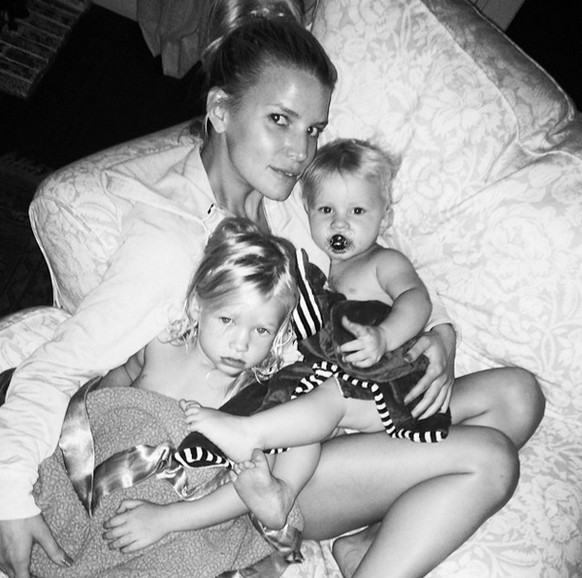 Jessica Simpson mit ihrer zweijährigen Tochter Maxwell und dem einjährigen Sohn Ace.