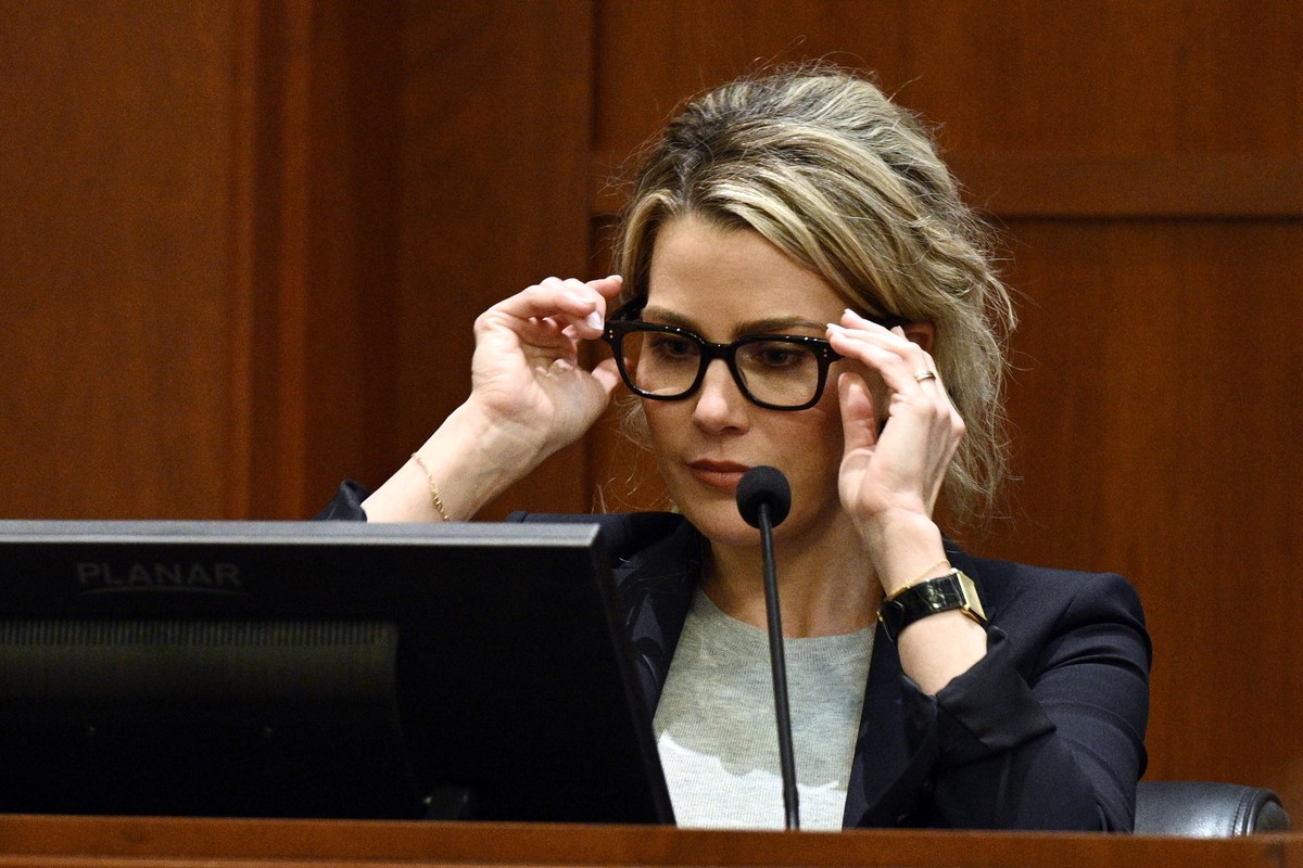 epa09910537 Clinical and forensic psychologist Dr. Shannon Curry testifies in the courtroom at the Fairfax County Circuit Courthouse in Fairfax, Virginia, USA, 26 April 2022. Johnny Depp's 50 mil ...