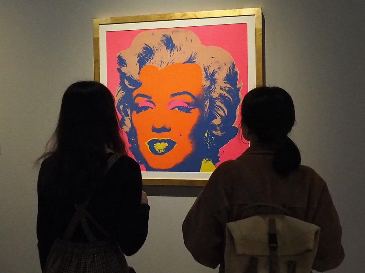 Le portrait de Marilyn Monroe par Andy Warhol est estim� � 200 millions de dollars, Ce qui en fait l'oeuvre d'art du 20e si�cle la plus ch�re jamais propos�e aux ench�res.