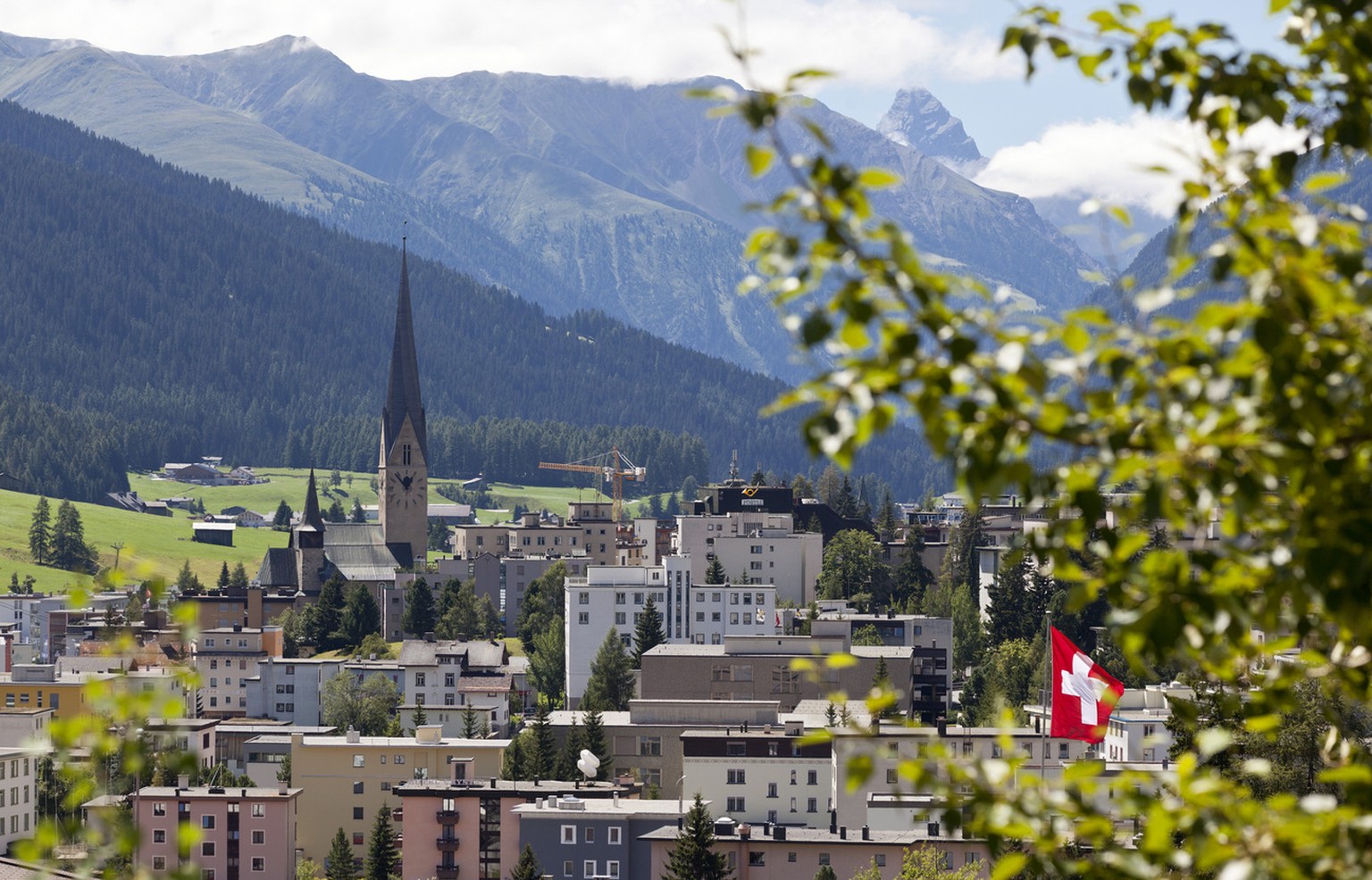 View of Davos in the Swiss Alps. Davos in the Canton of Grisons, Switzerland, is the highest city in Europe. (KEYSTONE/Arno Balzarini)

Ansicht von Davos, Kanton Graubuenden, Schweiz, am Dienstag, 7.  ...