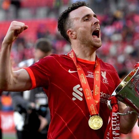 epa12212003 (FILE) - Diogo Jota of Liverpool celebrates with the trophy after the team won the English FA Cup final between Chelsea FC and Liverpool FC at Wembley in London, Britain, 14 May 2022 (re-i ...