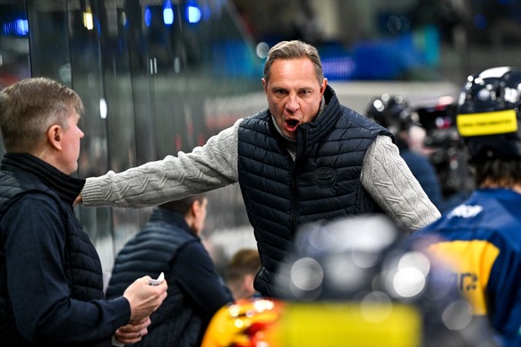 Head Coach Jussi Tapola (HCAP) motivates his players, during the regular season National League game between HC Ambri Piotta and Lausanne HC at the ice stadium Gottardo Arena, Switzerland, February 24 ...