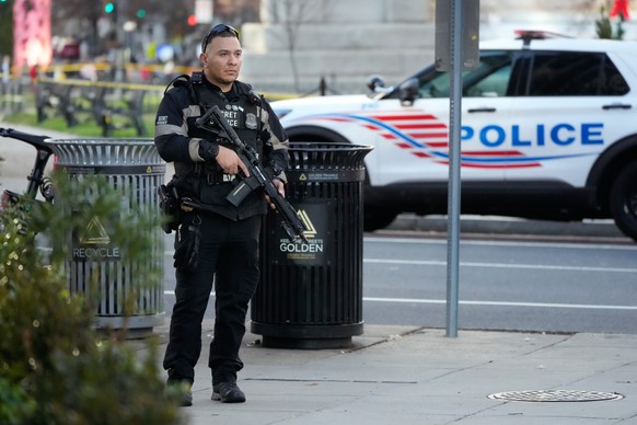 Emergency personnel stand guard in the area where National Guard soldiers appear to have been shot near the White House Wednesday, Nov. 26, 2025, in Washington. (AP Photo/Mark Schiefelbein
National Gu ...