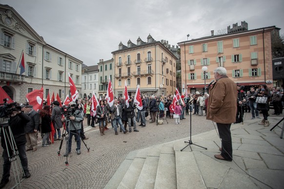 Demo am 28. Februar in Bellinzona gegen Lohnkürzungen und für sichere Arbeitsplätze.