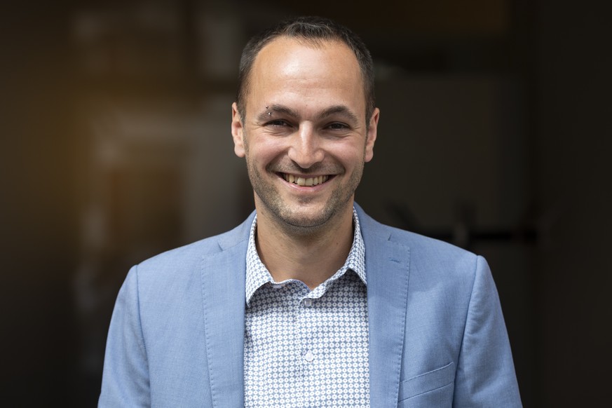 Mathias Reynard, conseiller national, PS, pose apres une conference de presse interpartis sur le theme des apparentements et de la liste au Conseil des Etats, avec la participation des Verts valaisans ...