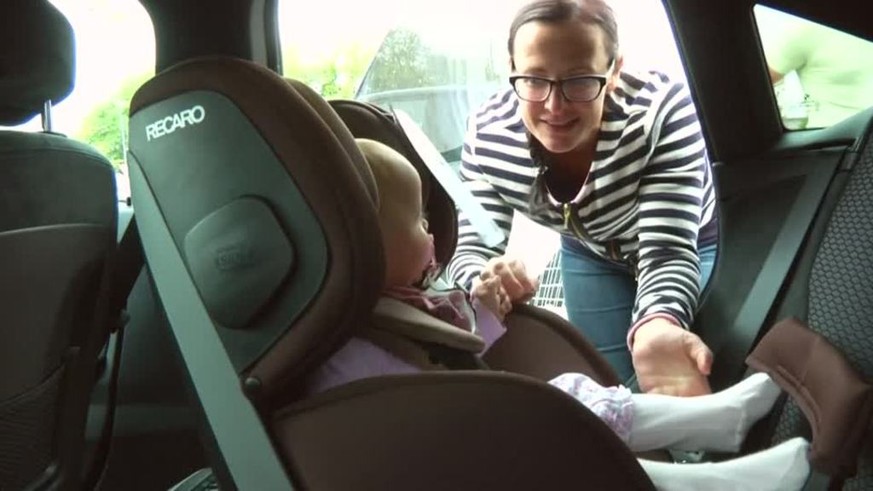 radar-reuters Welche fatalen Folgen ein Unfall für Kinder bedeutet, die keinen Kindersitz haben zeigt dieser Crash-Test. Die Sicherheit der Kleinsten im Auto liegt den Eltern natürlich am Herzen, doch ...