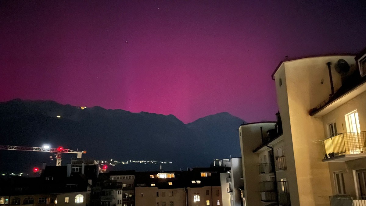 Auch watson-Redaktoren in den Ferien in Innsbruck können das Spektakel bewundern ...