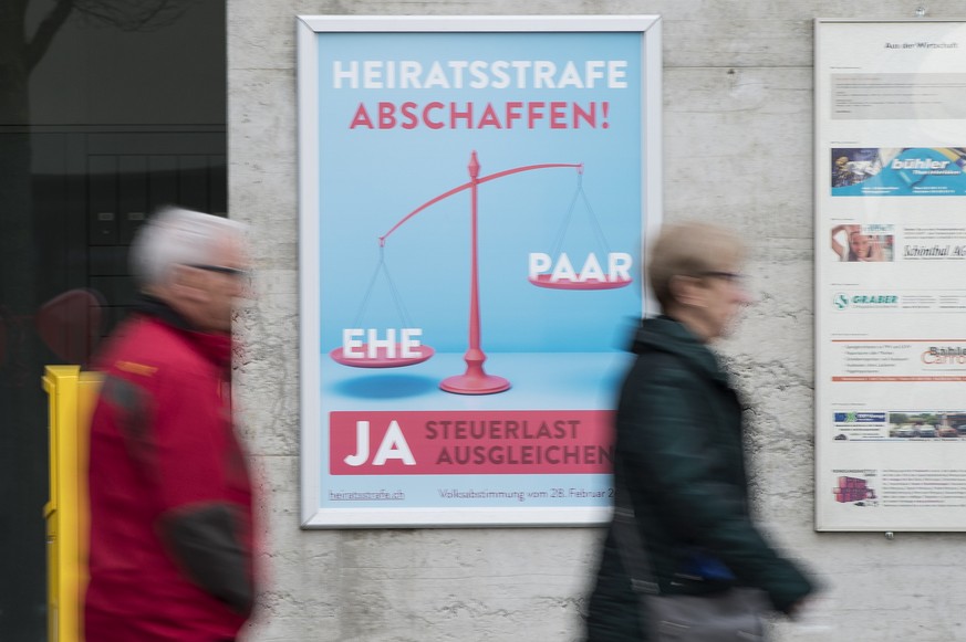 THEMENBILD ZUR ABSTIMMUNG UEBER DIE HEIRATSSTRAFE --Ein Plakat fuer die Ehe-Initiative haengt an einer Wand, am Sonntag, 7. Februar 2016, in Thun. Das Schweizer Stimmvolk hat am 28. Februar 2016 ueber ...