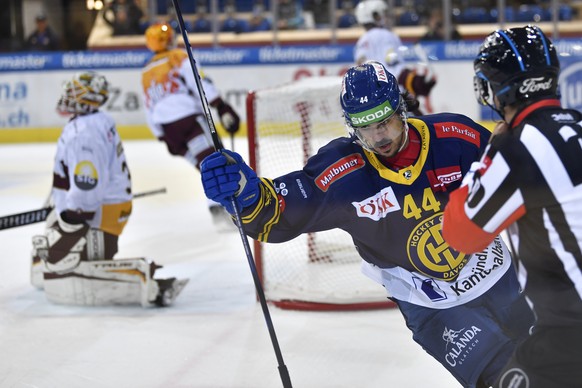 Der Davoser Matej Stransky (CZE) jubelt nach seinem Treffer zur 3:0 Fuehrung, im Eishockey-Qualifikationsspiel der National League zwischen dem HC Davos und dem Genf-Servette HC, am Freitag, 22. Oktob ...