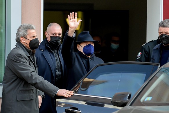 epa09719603 Forza Italia leader Silvio Berlusconi (C) leaves the San Raffaele hospital after tests, in Milan, Italy, 31 January 2022. Berlusconi was admitted to hospital on 23 January for routine chec ...