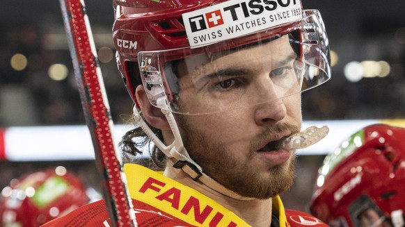 Biels Yannick Rathgeb zeigt Enttaeuschung nach einem Gegentreffer, im zweiten Eishockey Playoff-Viertelfinalspiel der National League zwischen dem EHC Biel-Bienne und den ZSC Lions am Freitag, 25. Mae ...