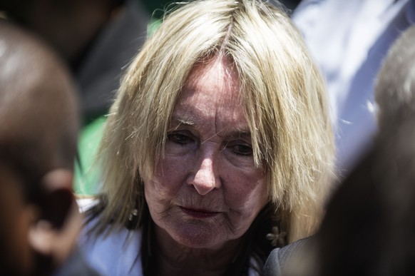 Reevas Mutter June Steenkamp beim Verlassen des Gerichtsgebäudes. Sie ist «schockiert» über das milde Urteil gegen Pistorius.