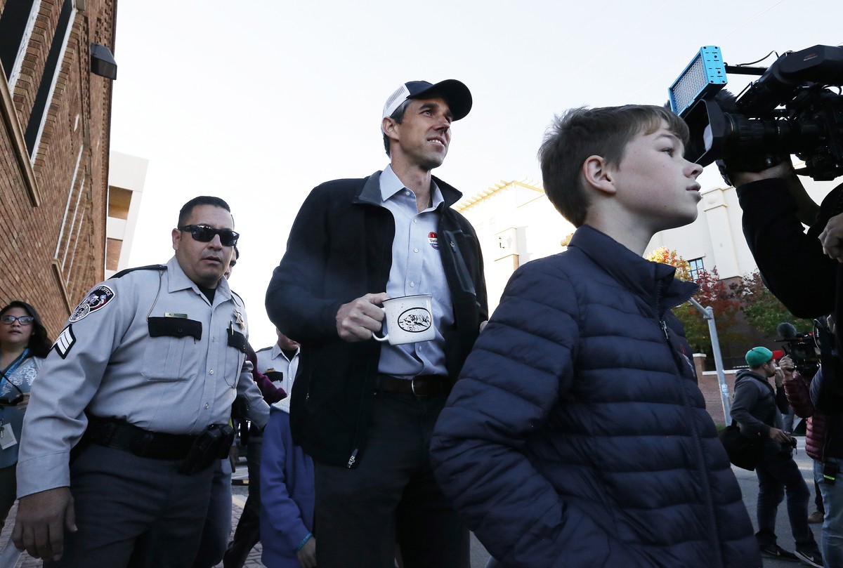 epa07145498 Beto O'Rourke (C) his wife Amy and their children walk home after casting their ballots in the 2018 midterm general election at a local polling place in El Paso, Texas, USA, 06 Novemb ...