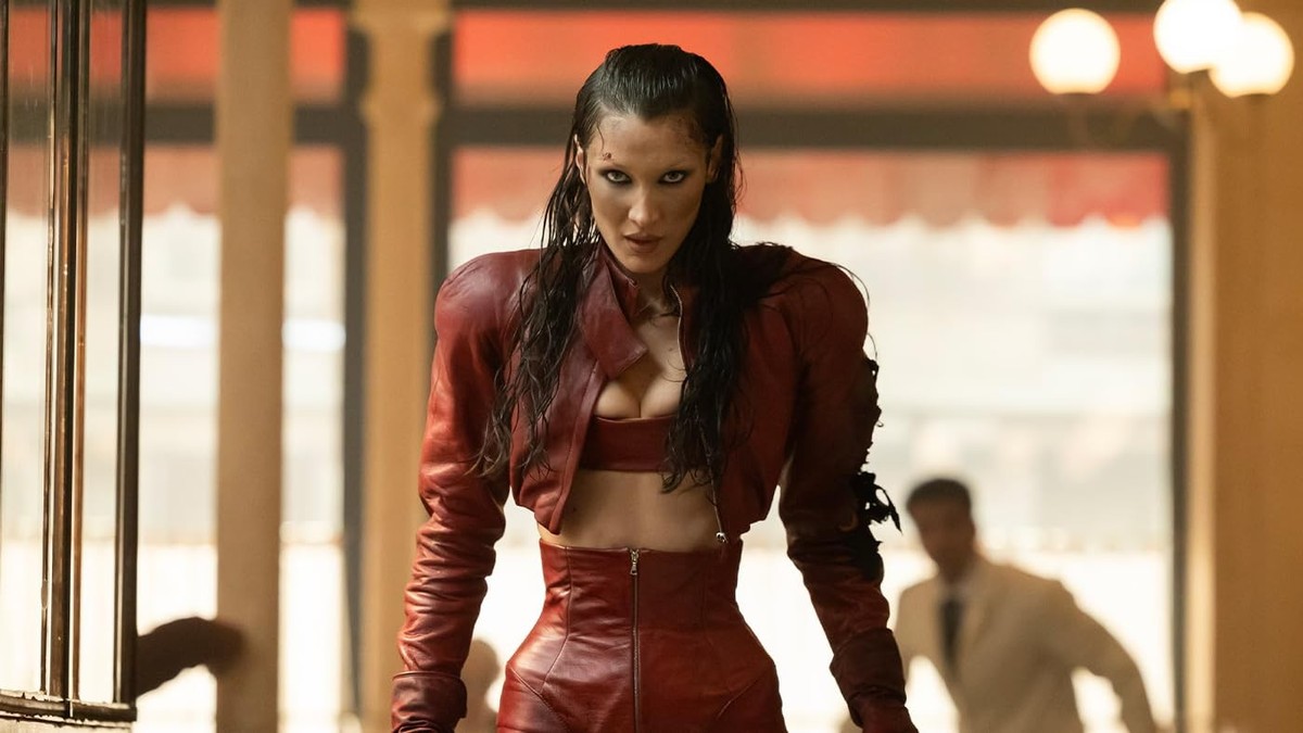 Le mannequin Bella Hadid dans la série The Beauty.