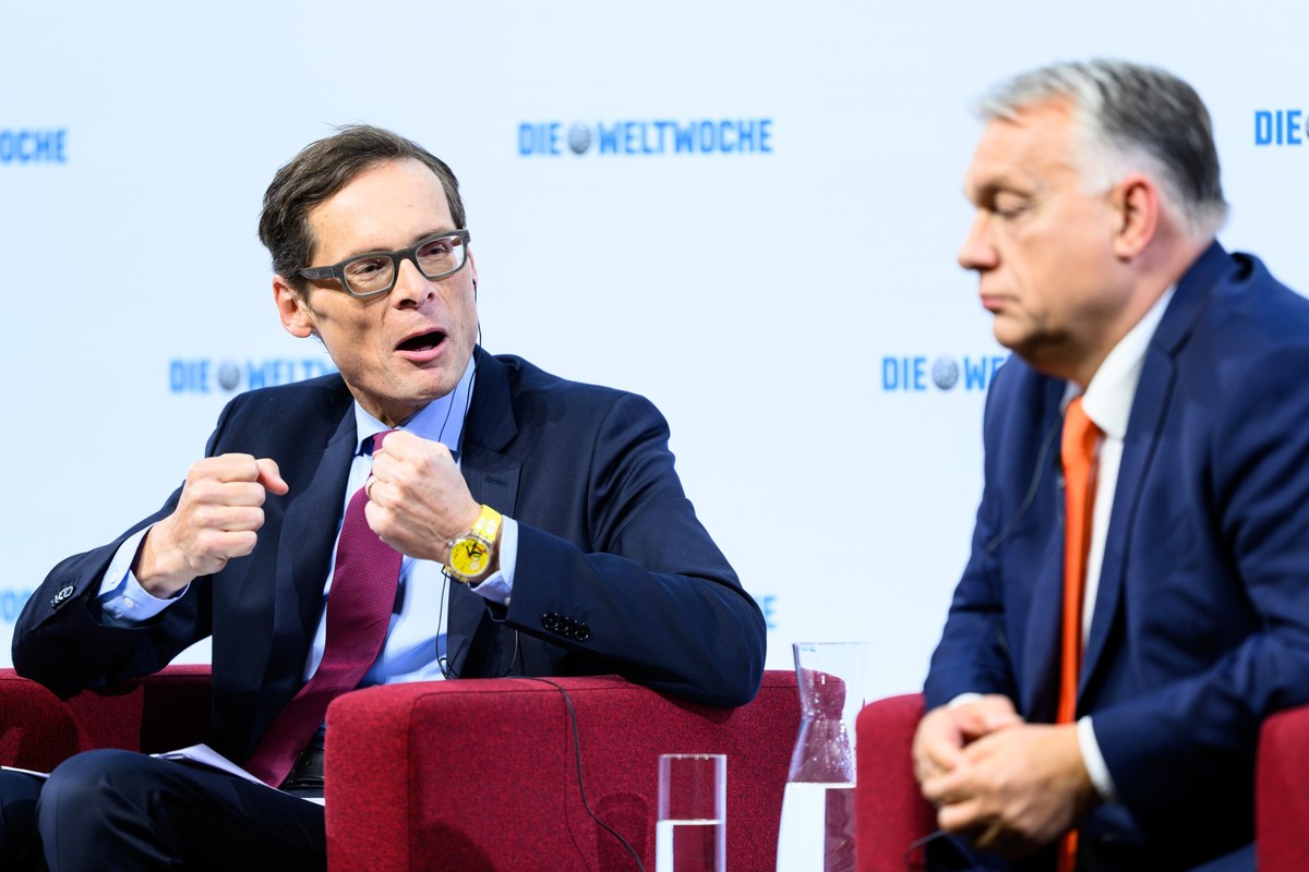 epa11694540 Die Weltwoche editor-in-chief Roger Koeppel (L) and Prime Minister of Hungary, Viktor Orban (R) participate a panel discussion titled 'Peace in Europe' in Vienna, Austria, 31 Oct ...