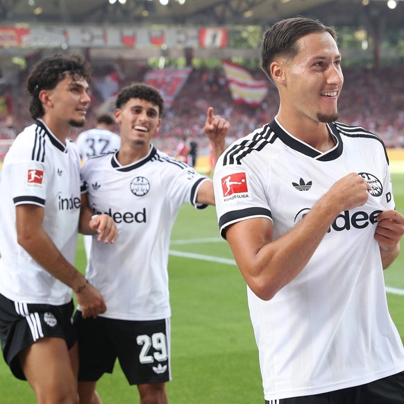 29.08.2026, xtgx, Fussball 1.Bundesliga, Union Berlin - Eintracht Frankfurt v.l. Torjubel nach dem Tor zum celebrating the goal celebrate 1:3 durch Younes Ebnoutalib Eintracht Frankfurt Berlin *** Aug ...