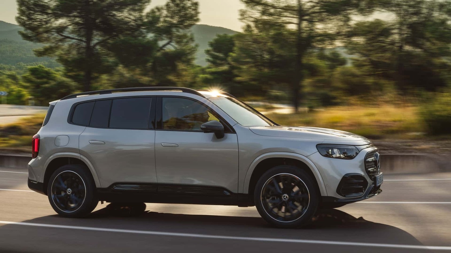 Mit 4,73 Metern Länge ist der neue GLB rund fünf Zentimeter länger als sein Vorgänger EQB.