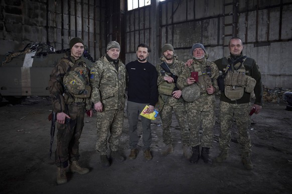 March 22, 2023, Bakhmut, Donetsk Oblast, Ukraine: Ukrainian President Volodymyr Zelenskyy, center, poses with soldiers defending positions during a visit to the frontlines in the Donetsk region, March ...