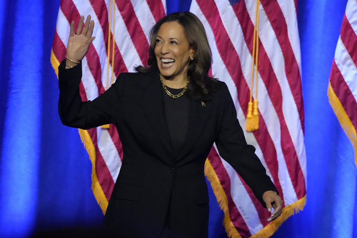 Democratic presidential nominee Vice President Kamala Harris arrives at an event hosted by the Pittsburgh Economic Council on the Carnegie Mellon University campus in Pittsburgh, Wednesday, Sept. 25,  ...