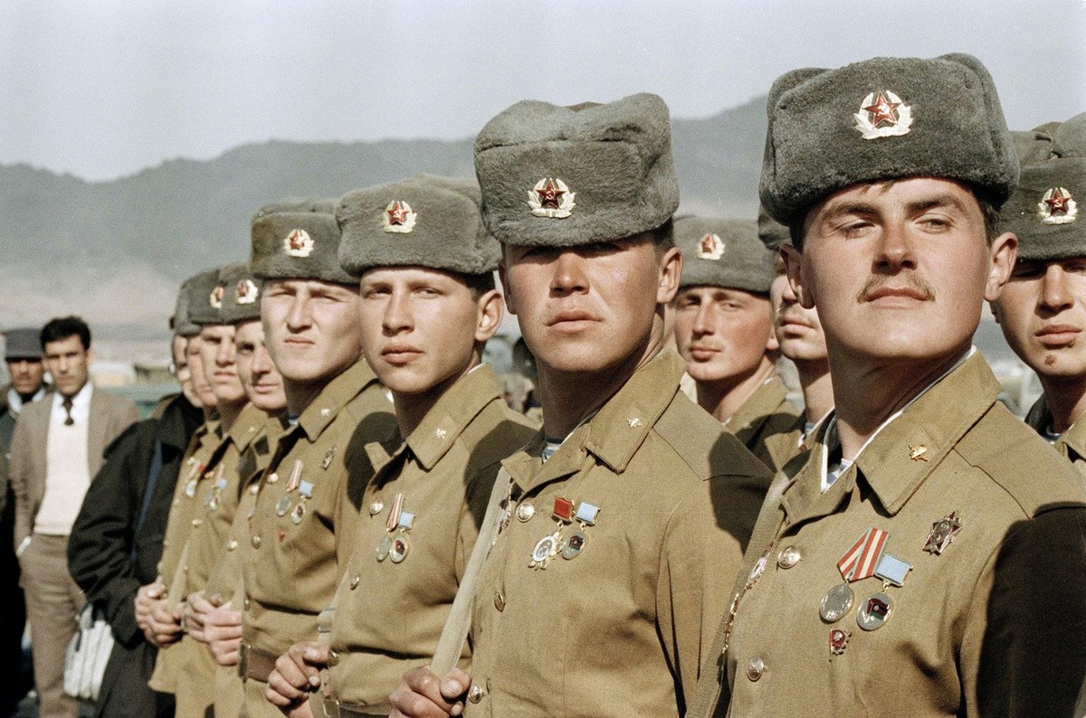 1989: les derniers soldats soviétiques quittent l'Afghanistan.