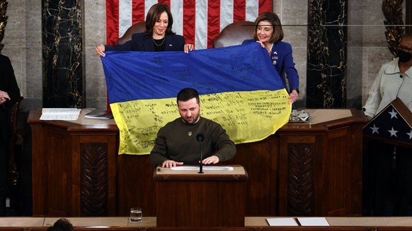December 21, 2022, Washington, DC, USA: Ukrainian President Volodymyr Zelensky addresses a joint meeting of Congress at the U.S. Capitol in Washington, DC on December 21, 2022.  Washington USA - ZUMAG208 2...
