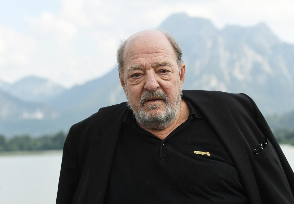 ARCHIV - 20.07.2021, Bayern, F�ssen: Komponist Ralph Siegel blickt nach einer Fotoprobe f�r das Musical �Zeppelin� im Festspielhaus Neuschwanstein in die Kamera. Am 16. Oktober 2021 soll Ralph Siegels ...
