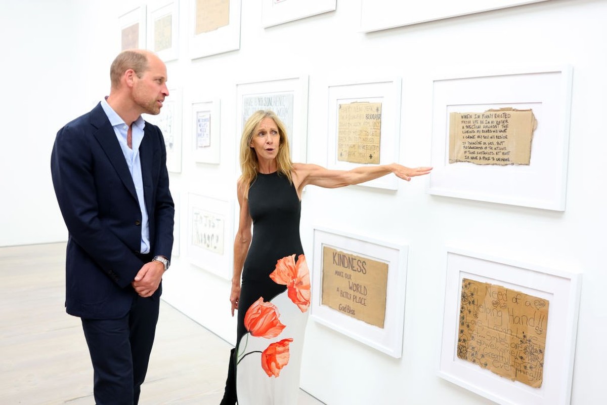 LONDON, ENGLAND - SEPTEMBER 05: Prince William, Prince of Wales observing the art pieces during the "Homelessness: Reframed" exhibition at the saatchi gallery on September 05, 2024 in London ...
