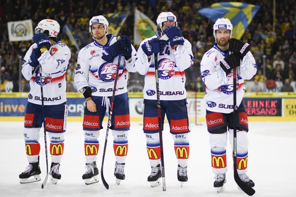 Enttaeuschte Zuercher beim Eishockey-Qualifikationsspiel der National League A zwischen dem HC Davos und den ZSC Lions, am Samstag, 23. Februar 2019, in der Vaillant Arena in Davos. (KEYSTONE/Gian Ehr ...