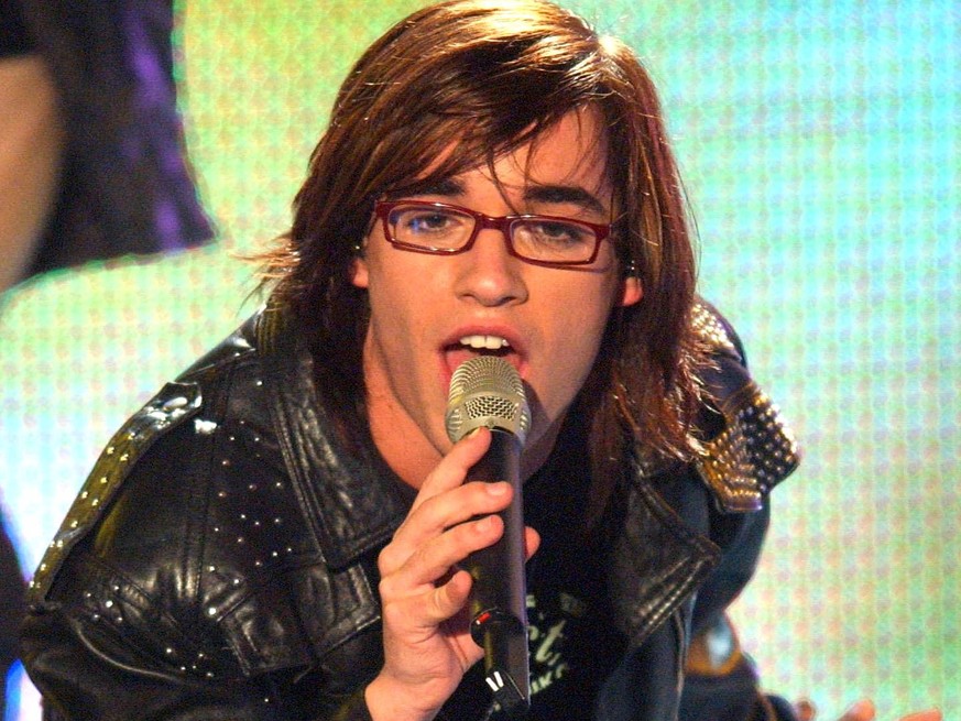 ARCHIV - 01.03.2003, Nordrhein-Westfalen, Koeln: Superstar-Kandidat Daniel Kueblboeck tritt bei der Generalprobe zum Halbfinale der RTL-Talentshow &quot;Deutschland im Coloneum auf. (zu dpa: &quot;Aid ...