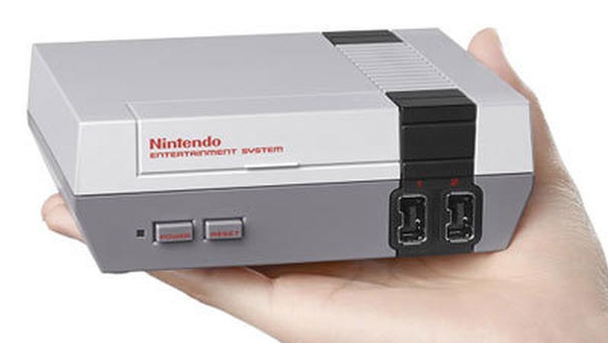 Kaum ist Nintendos NES Mini-Konsole angekündigt worden, dürft ihr auch schon zugreifen. Nur wenige Tage nach der Ankündigung bietet Amazon die Miniaturausgabe der Kult-Spielkonsole aus den 80ern zur V ...
